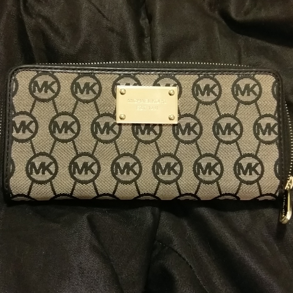 Michael Kors Black and Tan wallet